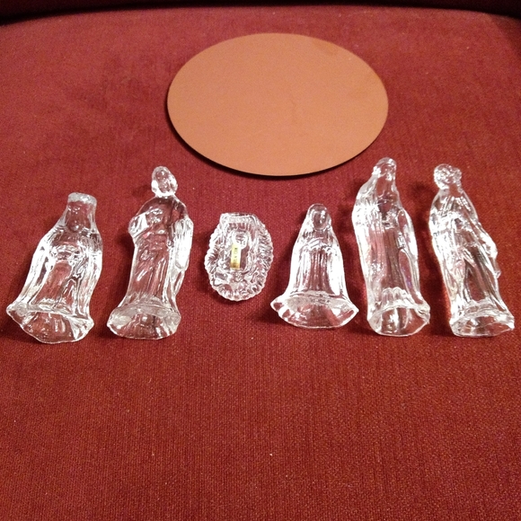 Holiday Expressions Six Piece Crystal Set with Glass Mirror - Picture 4 of 6